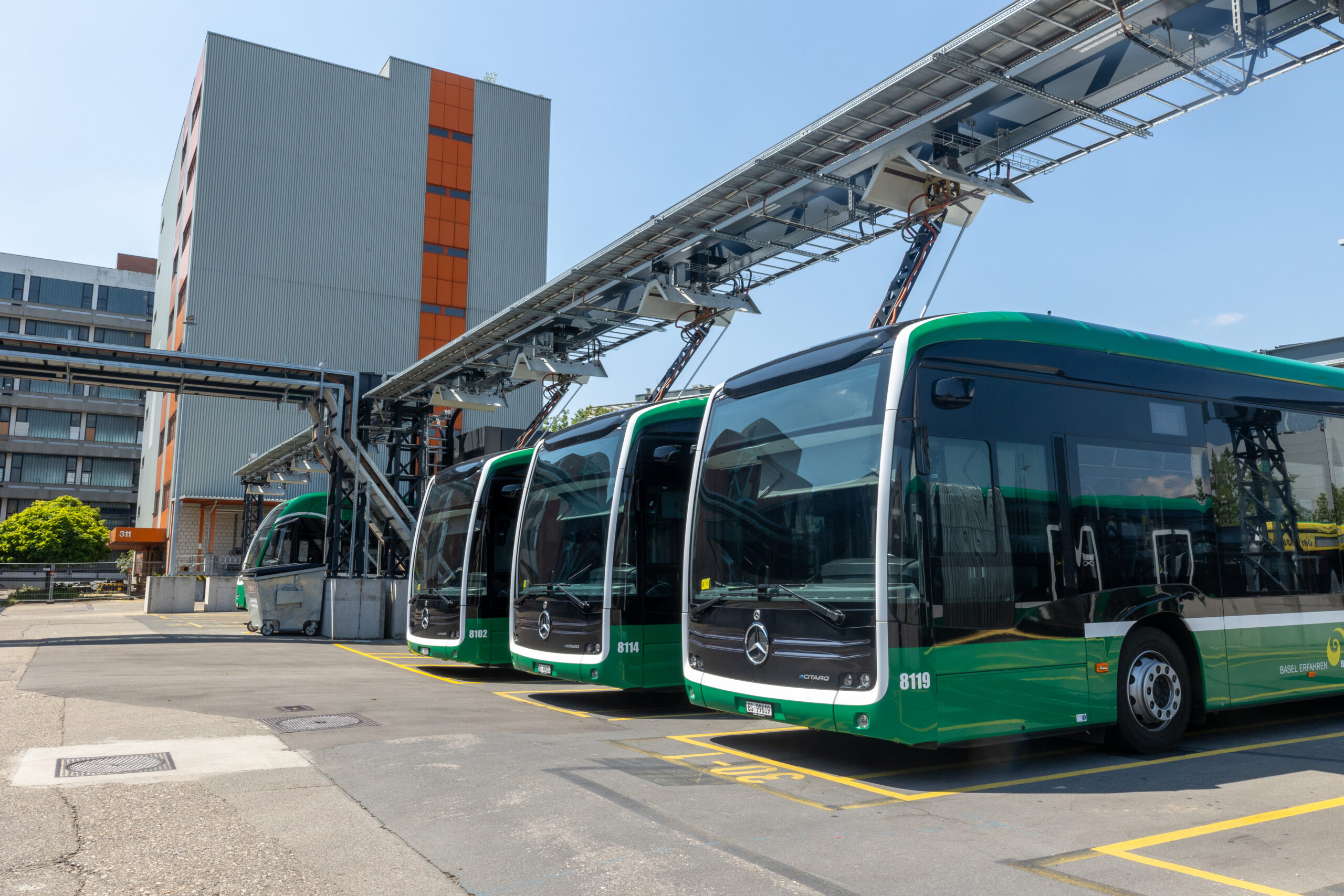 E-Busse der BVB an der Ladestation